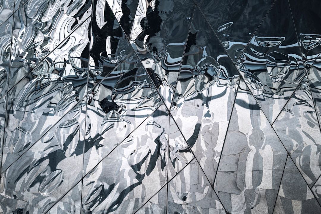 Прах Империй и Счет на Вашем Имени: Защита Активов в Эпоху Политических Потрясений